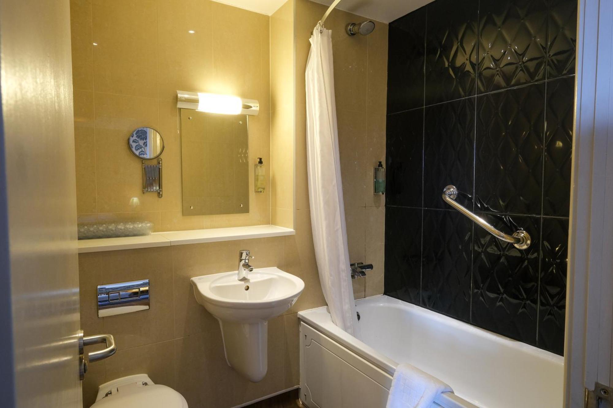 The Unicorn Hotel Wetherspoon Рипон Экстерьер фото